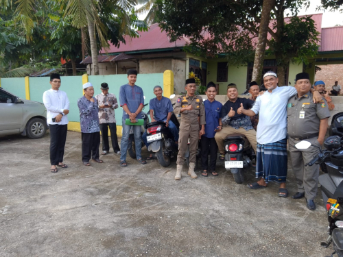 Satpol-PP Kampar Kawal Safari Ramadhan Wabup Misharti di Desa Lipat Kain Utara