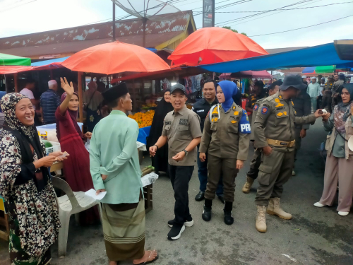 Jajanan Takjil di Pasar Kuok Diperiksa Satpol-PP Kampar dan Dinas Kesehatan