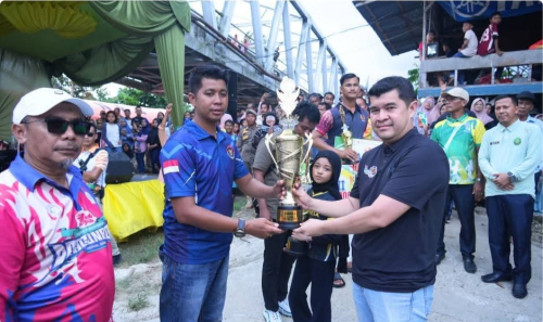 Bupati Kampar Diwakili Pj Sekda Tutup Lomba Pacu Sampan HUT ke-76